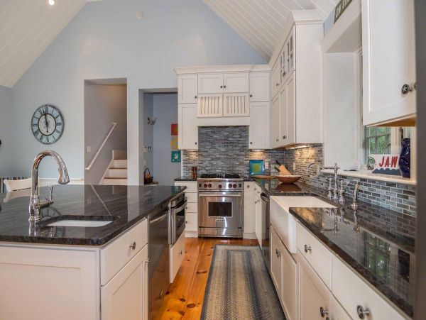 Cape Cod Home 994491