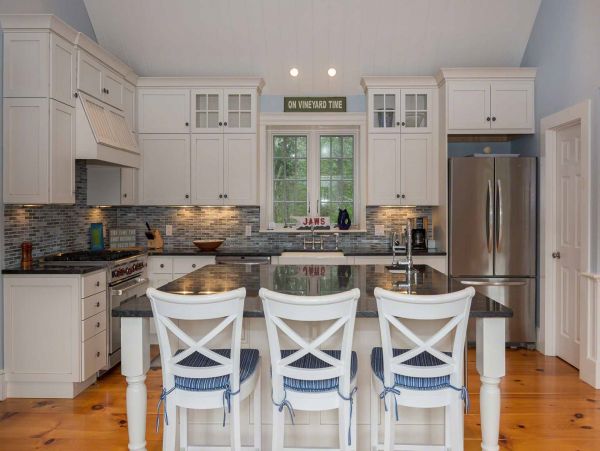 Cape Cod Home 994491