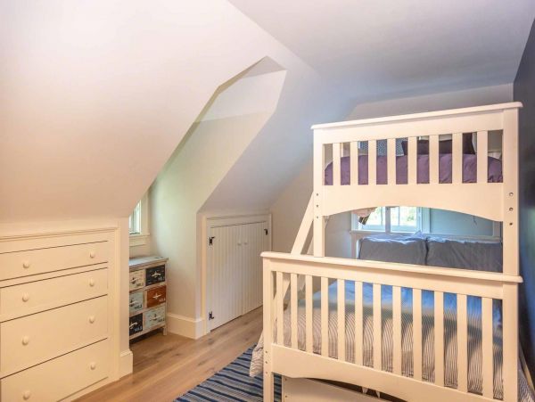 Cape Cod Home 994491