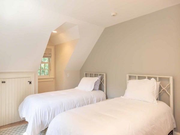 Cape Cod Home 994491