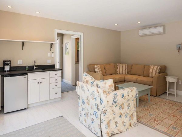 Cape Cod Home 994491