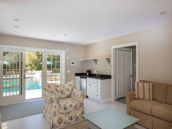 Cape Cod Home 994491