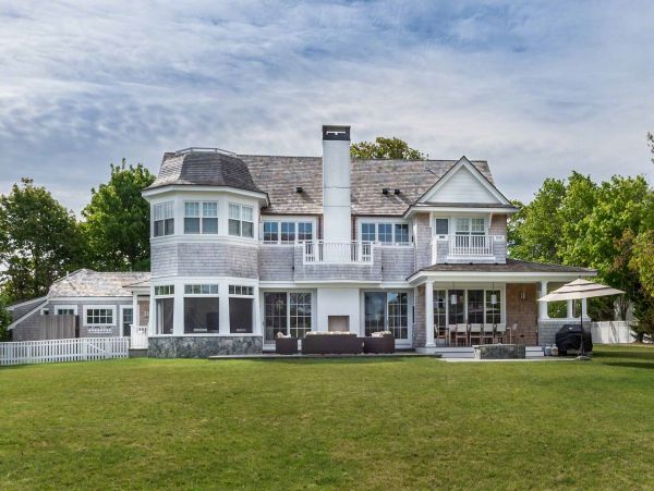 Cape Cod Home 994492