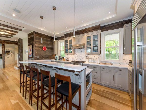Cape Cod Home 994492