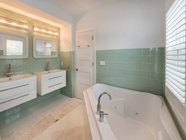 Cape Cod Home 994492