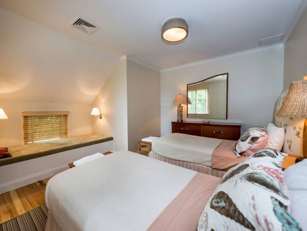 Cape Cod Home 994492