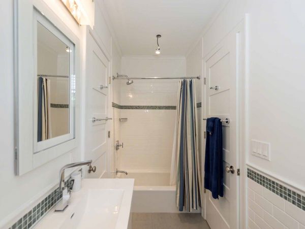 Cape Cod Home 994492
