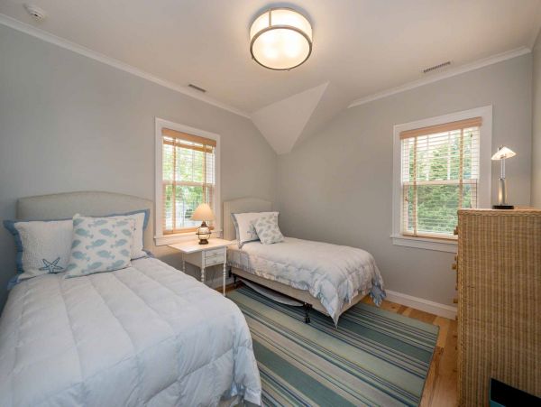 Cape Cod Home 994492