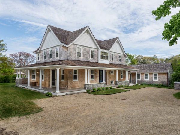Cape Cod Home 994492