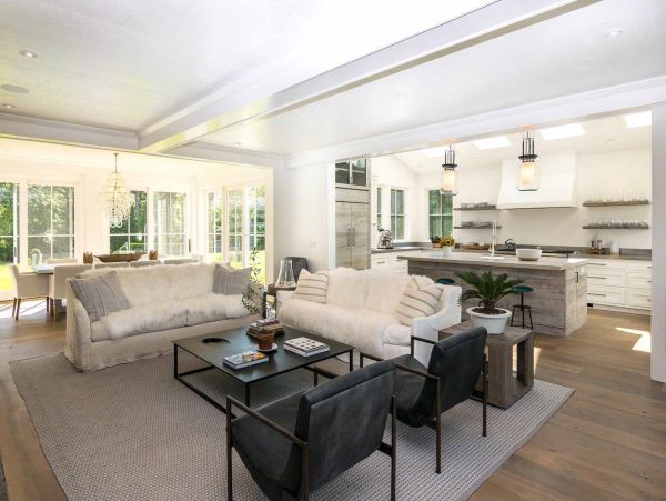 Cape Cod Home 994496