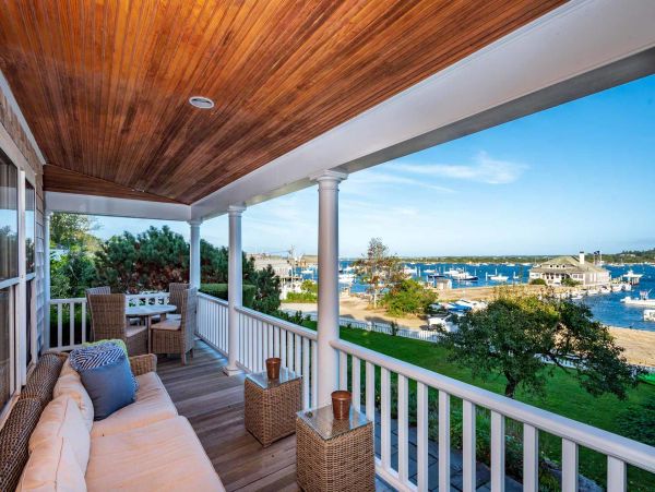 Cape Cod Home 994497
