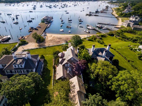 Cape Cod Home 994497