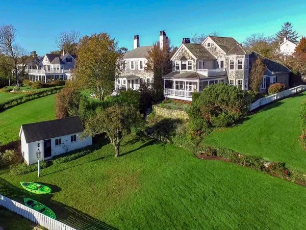 Cape Cod Home 994497