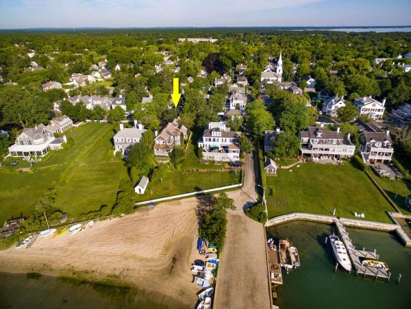 Cape Cod Home 994497