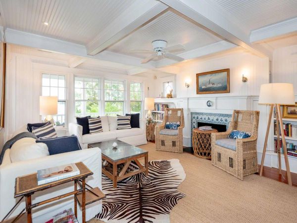 Cape Cod Home 994497