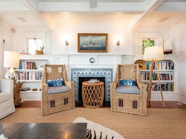 Cape Cod Home 994497