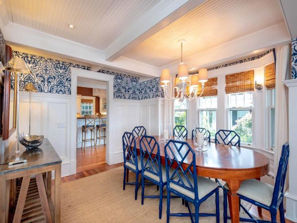 Cape Cod Home 994497