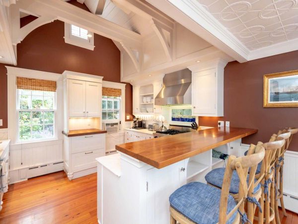 Cape Cod Home 994497