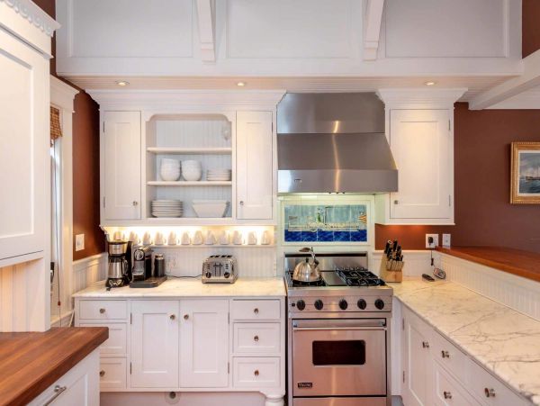 Cape Cod Home 994497