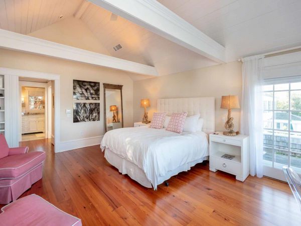Cape Cod Home 994497