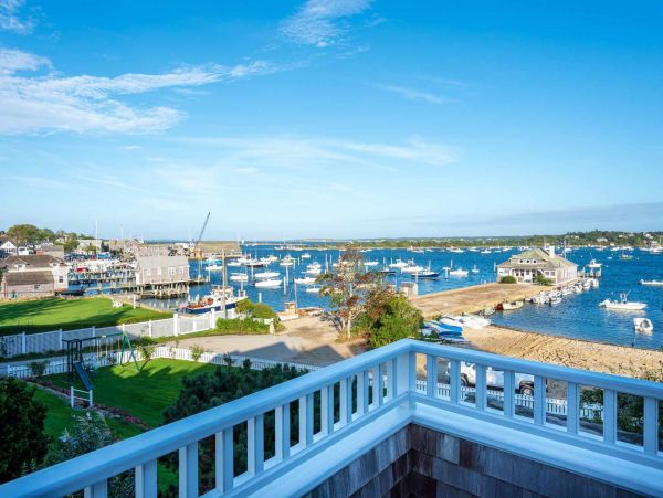 Cape Cod Home 994497