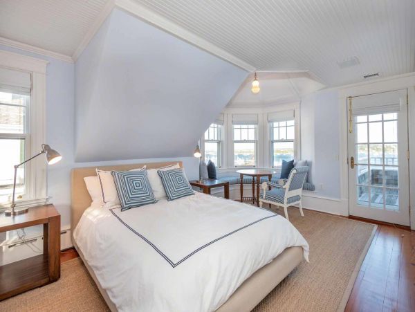 Cape Cod Home 994497