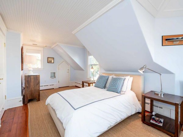 Cape Cod Home 994497