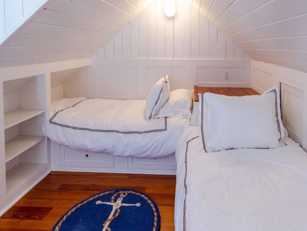 Cape Cod Home 994497