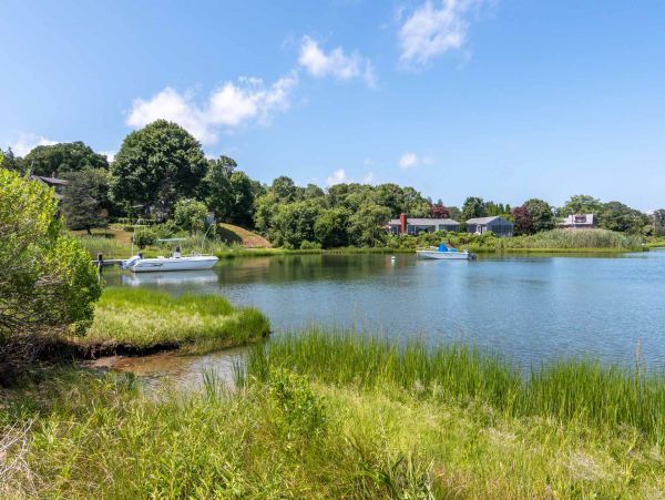 Cape Cod Home 994498