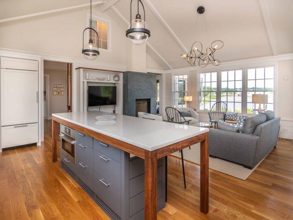 Cape Cod Home 994498