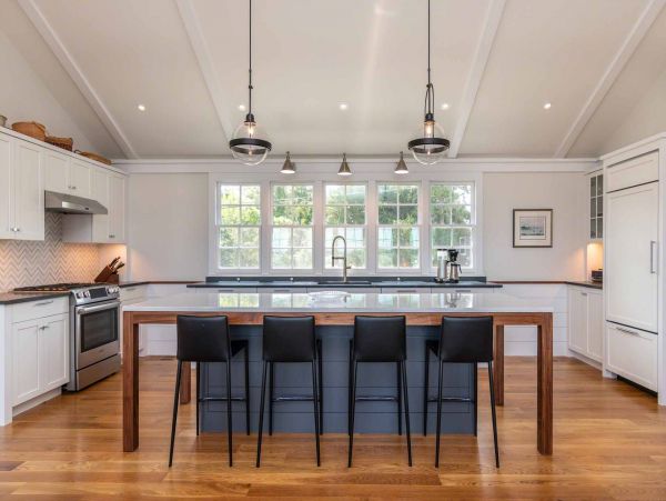 Cape Cod Home 994498
