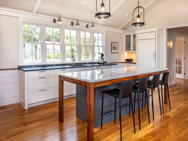 Cape Cod Home 994498