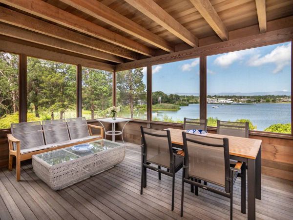 Cape Cod Home 994498