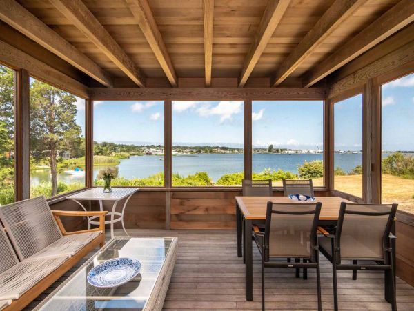 Cape Cod Home 994498