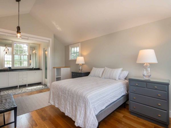 Cape Cod Home 994498