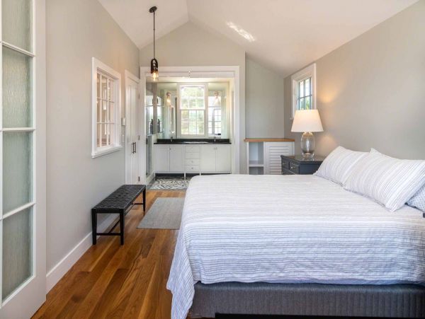 Cape Cod Home 994498