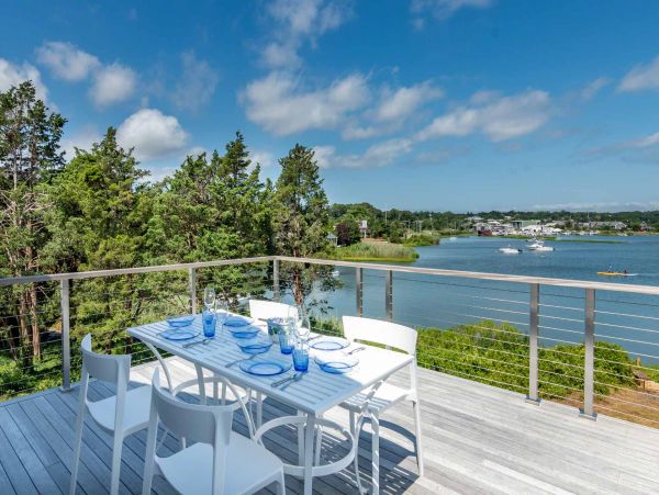 Cape Cod Home 994498