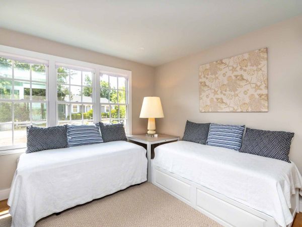 Cape Cod Home 994498
