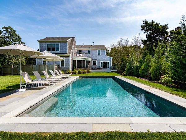 Cape Cod Home 994499