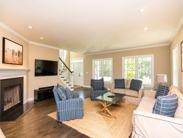 Cape Cod Home 994499