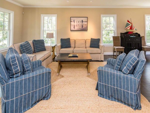 Cape Cod Home 994499