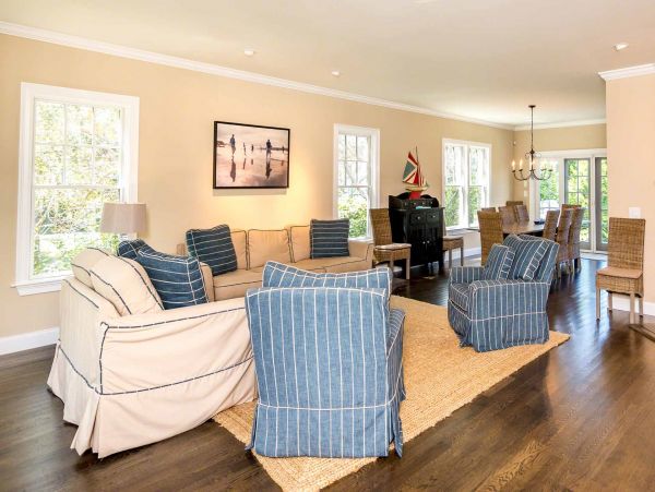 Cape Cod Home 994499