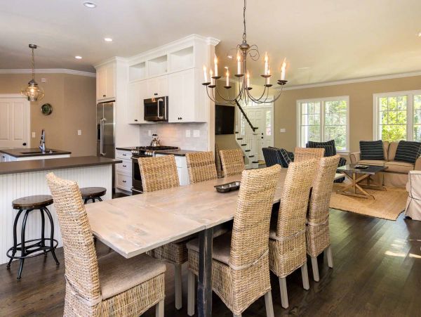 Cape Cod Home 994499