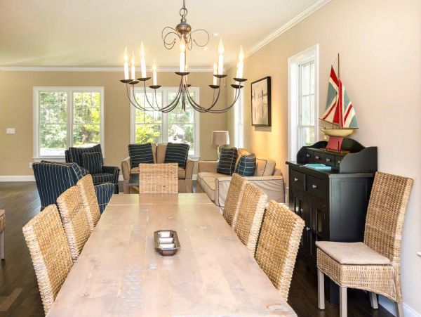 Cape Cod Home 994499