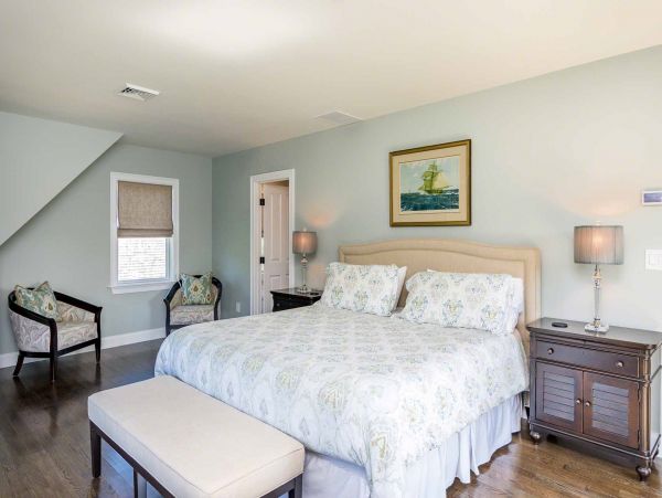 Cape Cod Home 994499
