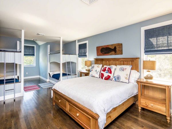 Cape Cod Home 994499
