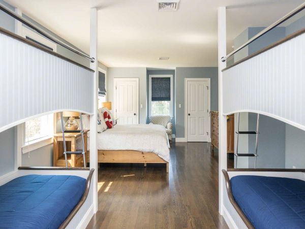 Cape Cod Home 994499
