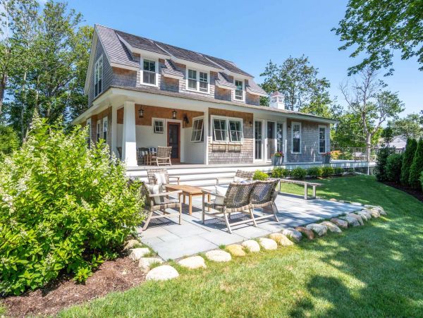 Cape Cod Home 994502