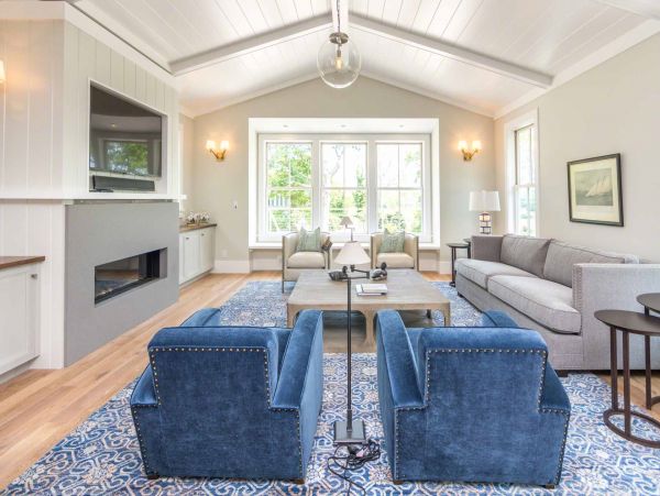 Cape Cod Home 994502