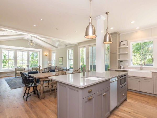 Cape Cod Home 994502